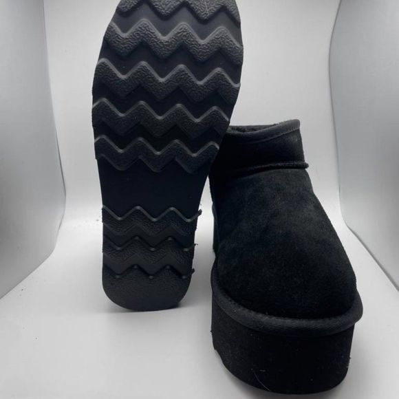 CUSHIONAIRE Women's COZY Genuine Suede pull on platform boot BLACK 8.5W - Picture 5 of 6